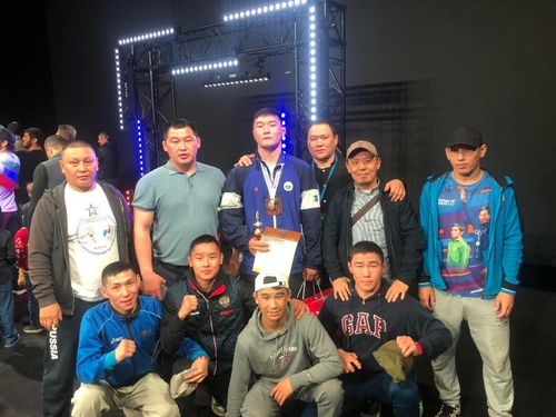 Чараш хүреш база Бады-Маадырның чедиишкини