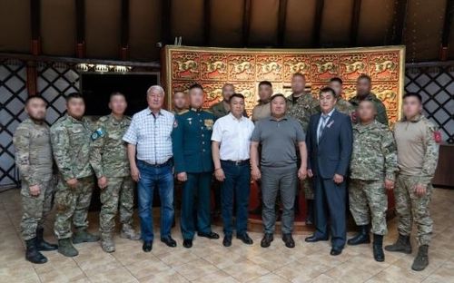 Тываның Баштыңы шериг оолдар-биле ужурашкан