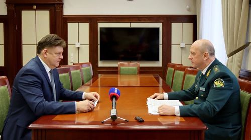 Анатолий Серышев биле Александр Ястребовтуң ужуражылгазының айтырыы – Сибирь таможняларының ажыл-чорудулгазының үре-түңнелдери