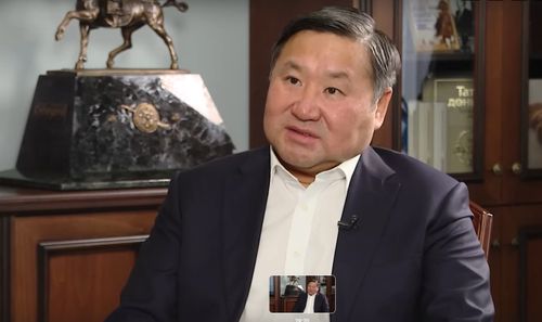 2023 чылды Владислав Ховалыг-биле түңнеп тура...