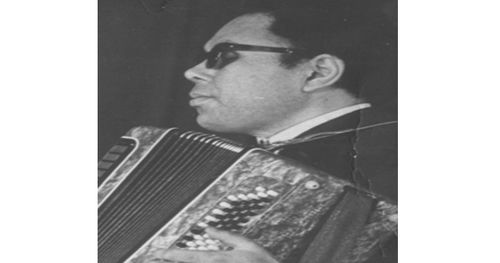 Могаг-шылаг чок «брайль» бижикти өөренген хөгжүмчү