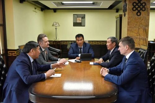 Тываның Баштыңы Росавиацияның удуртукчузунуң оралакчызы Георгий Бахарев-биле ужурашкан