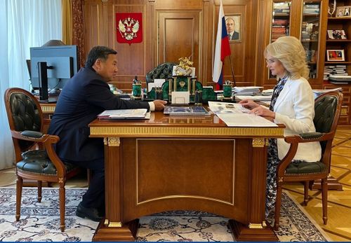 Тываның Баштыңы Татьяна Голикова-биле ужурашкан