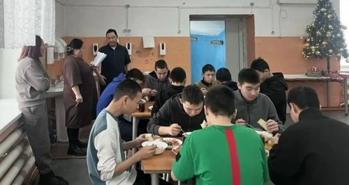 Үнүүшкүннер уламчылап турар