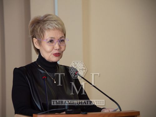 Сенатор Дина Оюн 2022 чылдың отчедун берген