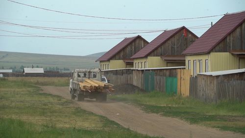 Өскүстерге бажыңнар туттунуп турар.