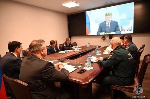 РФ-тиң Президентизиниң Сибирь федералдыг округта бүрүн эргелиг төлээзи чайгы кадыкшылга кампаниязынга белеткелдер талазы-биле хуралды эрттирген