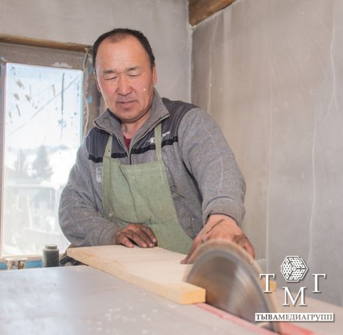 Мөренде нептереп турар