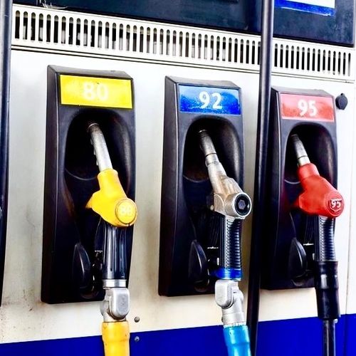 Бензин өртээ чиигеп турар