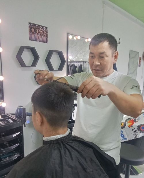 Ачы-буянныг парикмахер