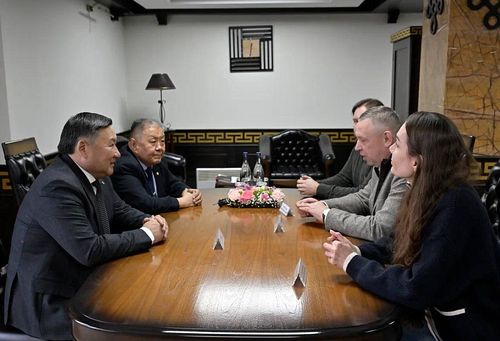 Никита Михалковтуң театры Тывага гастрольдаарынче белеткенир