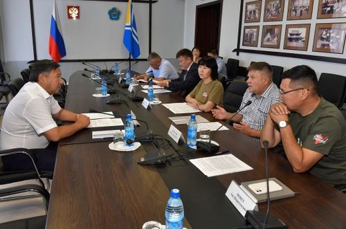 Улусчу фронтунуң төлээлери-биле ужурашкан