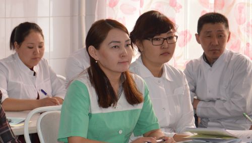 Көдээ суурларга ажылдаар эмчилер.