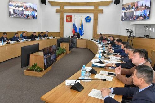 Уруглар камгалалы дээш, шыңгыы ажылдаар