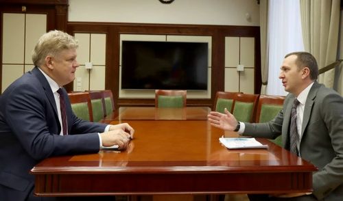 Президентиниң бүрүн эргелиг төлээзи Монополияга удур федералдыг албанның Новосибирск облазында эргелелиниң начальниги-биле ужурашкан