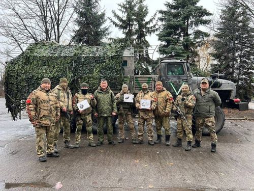 Бүгү чүүлдү — фронтуга.