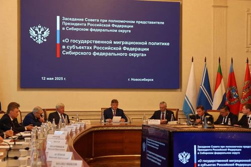 Тываның Баштыңы Владислав Ховалыг Россия Федерациязының Президентизиниң Сибирь федералдыг округта бүрүн эргелиг төлээзиниң чанында Чөвүлел хуралынга к