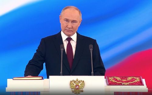 Владимир Путинниң инаугурация езулалында Тываның делегациязын Владислав Ховалыг баштап чораан