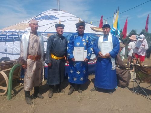 Кожуунунуң мугур харлаанынга белек