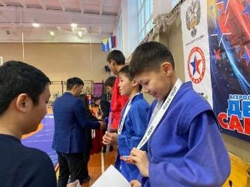 Үш чыл дургузунда үш катап көвүдээн