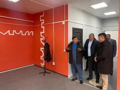 Аныяктар төптеринде капитал септелгелер адакталган