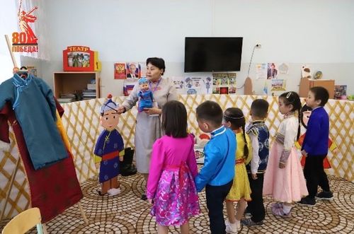 Школа назыны четпээн уругларже кичээнгей