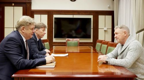 СФО-да бүрүн эргелиг төлээ «Концерн Титан-2» АН-ның чиңгине директору Г.Нагинский-биле «СКИФ» чугаалашкан