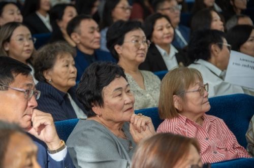 Тываның гуманитарлыг эртеми 80 харлаан