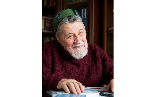 Тыва Республиканың эртеминиң алдарлыг ажылдакчызы Георгий Николаевич Курбатский мөчээн