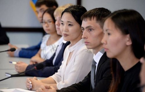 Аныяк специалистерни чалап турар