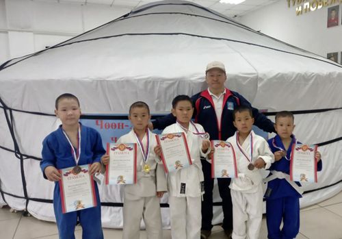 Башкы кижи мактаксанчыг, барган черге хүндүледир!