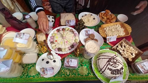 Ак чем даштыкы барааннарны солуп болур.