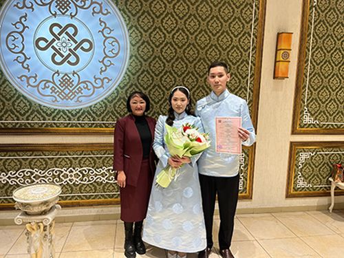 Кызылга болгаш Кызыл кожуунга 2025 чылдың эң баштайгы бадыланышкан өг-бүлезин бүрүткээн