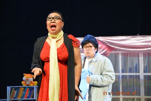 Кижи бүрүзү оюн-баштак,  аас-кежиктиг болзун...