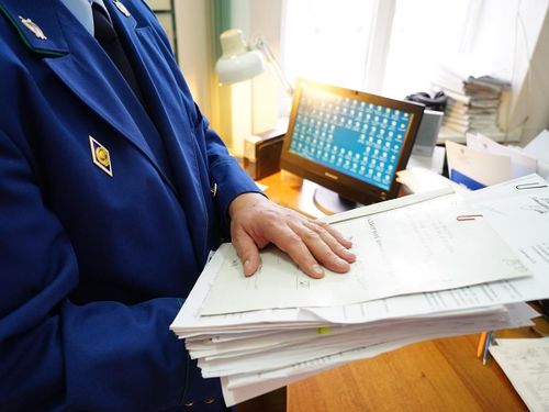 Бүзүрел чок албан-хаакчыны ажылындан үндүрген