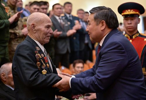 Тиилелге дээш! Ада-чурт дээш!