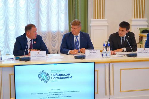 Кемеровога болуп эрткен «Сибирь дугуржулгазы» регионнар аразының ассоциациязының ниити хуралынга төлевилелдерни кады боттандырарының айтырыгларын көрг