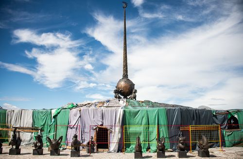 Арат шөлүнде дег,  аялгалар куттулар фонтан