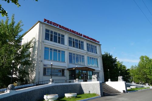 Озал-ондакка таварышкаш, эмчиже кирген школачыларның ийизин үндүр бижээн.