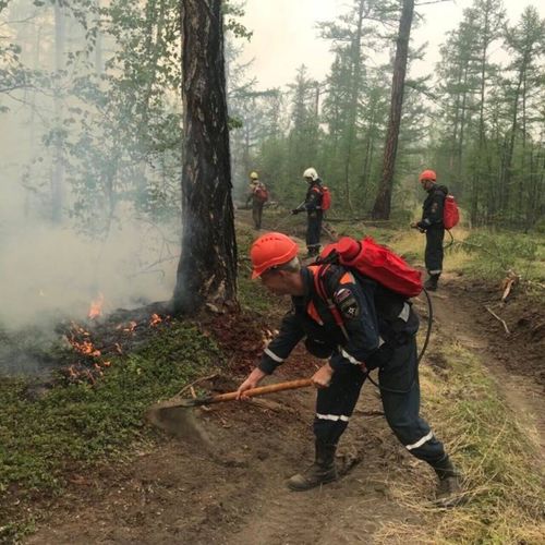 Өрттер чавырлып турар