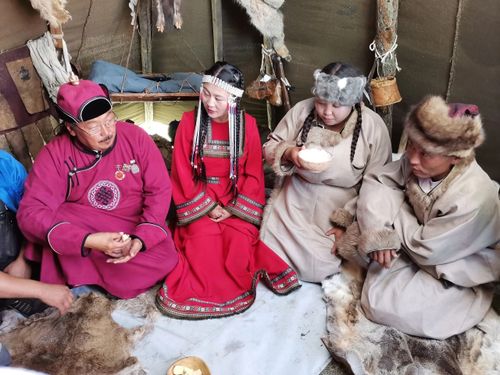 Дегелейниң көшкүн чоннары Моолга чыылган