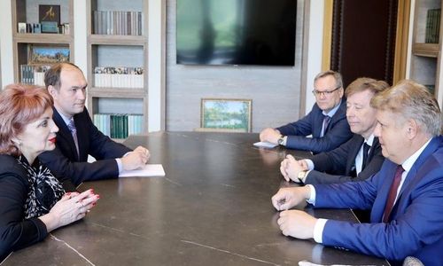 Анатолий Серышев посетил ГПНТБ СО РАН и обсудил с руководителем книгохранилища перспективы развития библиотеки