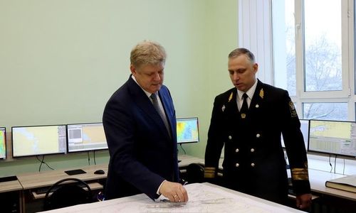 Полпред ознакомился с организацией учебного процесса в единственном вузе Сибири, готовящем специалистов для водного транспорта