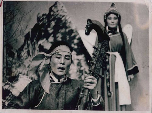 Ак-көк экранның кадыны