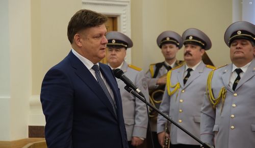 Анатолий Серышев Красноярск крайның 90 чылдааны-биле регионнуң чурттакчыларынга байырын чедирген