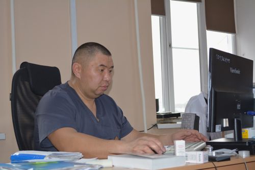 Бичиизинден тура-ла эмчи