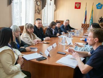 Баш удур бадылаашкынның киржикчилерин таныштырган