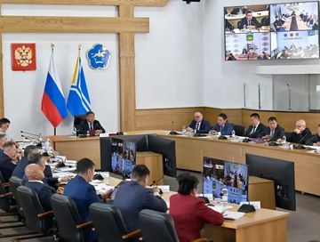 Чазактың хуралынга сайгарып чугаалашкан