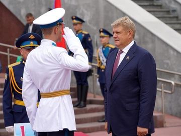 Анатолий Серышев поздравил выпускников Кемеровского президентского кадетского училища