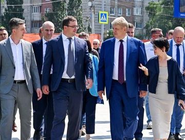 Анатолий Серышев Омск хоорайда хөй-ниити шөлдериниң чаагайжыдылга ажылдарын бедии-биле үнелээн